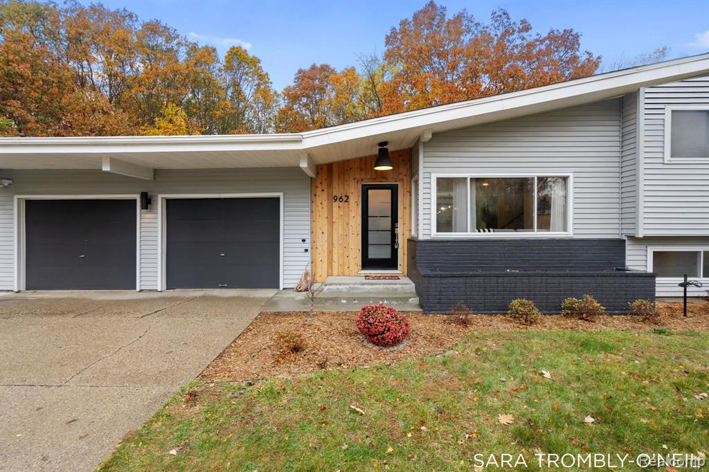 962 Seminole Road Norton Shores, MI 49441 - Photo 2 of 54