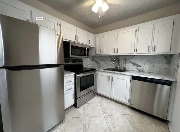 $1,600 | 122 Brighton Drive, Unit C, Boca Raton, FL 33434