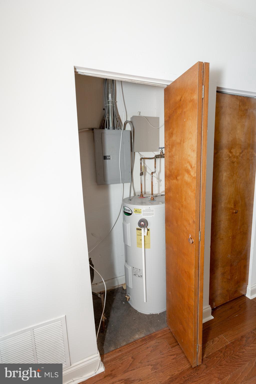 1411-5 Walnut Street, Unit 906 Philadelphia, PA 19102 - Photo 11 of 20 a utility room with dryer and washer