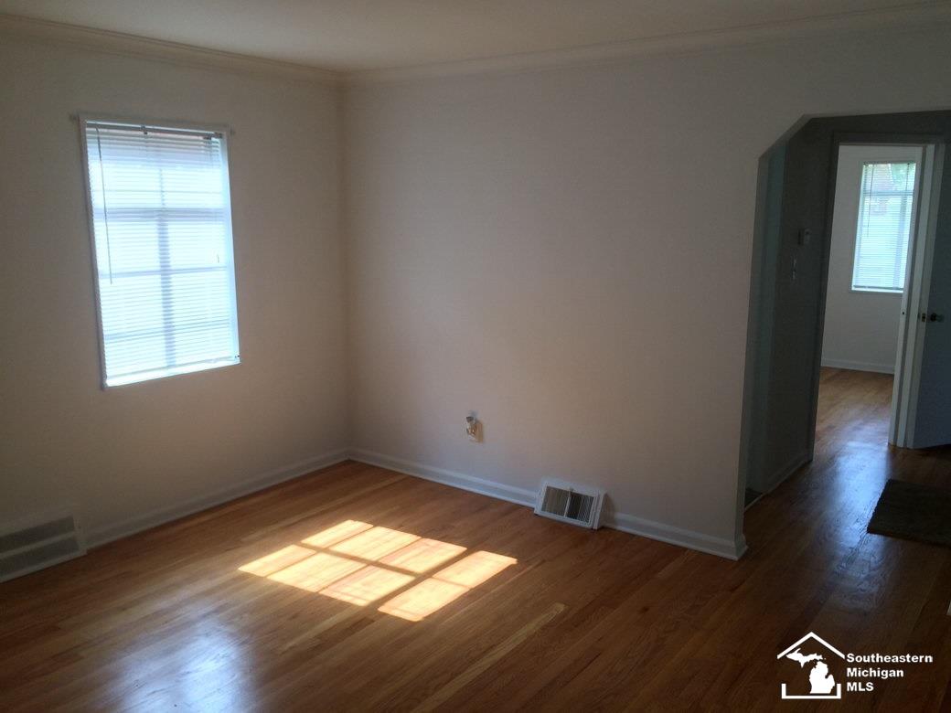 13414 Rosedale Street Southgate, MI 48195 - Photo 19 of 42 31294706-18.JPG