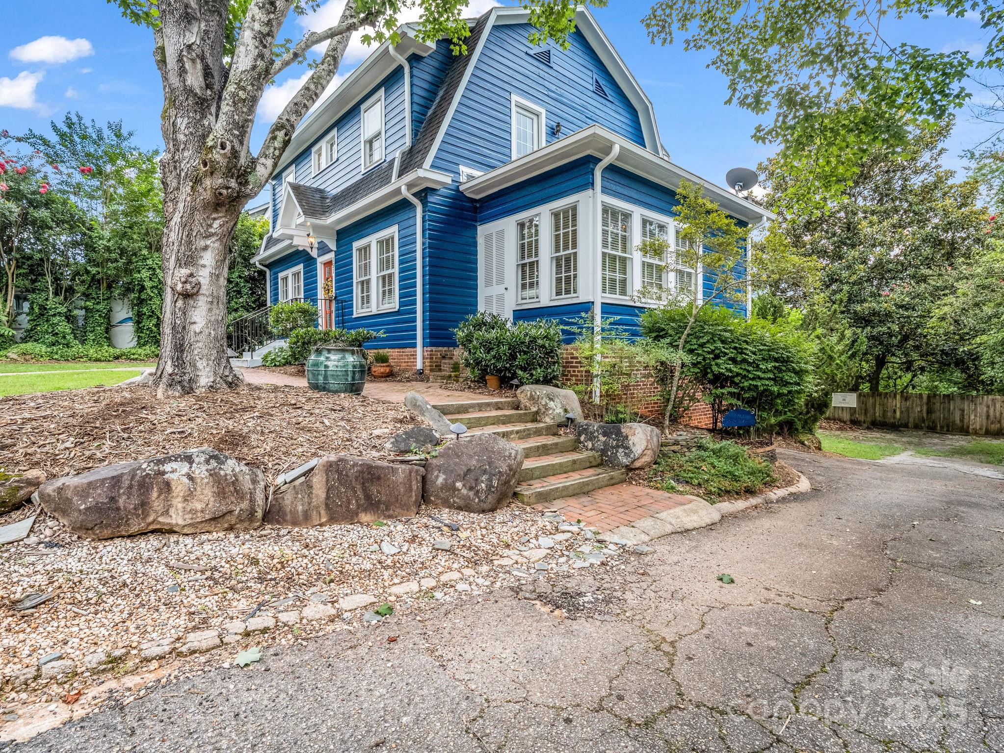 191 West 6th Street Rutherfordton, NC 28139 - Photo 29 of 38 a front view of a house with garden