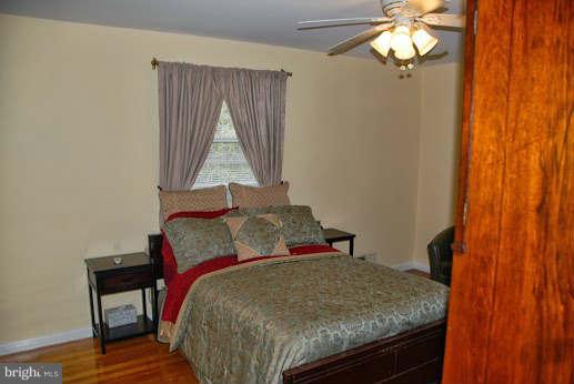 318 Cabin Road Southeast Vienna, VA 22180 - Photo 14 of 27 Bedroom (Master)
