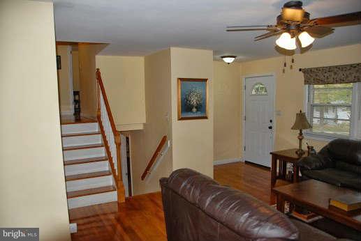 318 Cabin Road Southeast Vienna, VA 22180 - Photo 5 of 27 Interior (General)