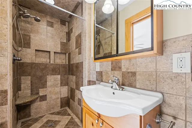 $949,000 | 276 Storie Road, Boone, NC 28607