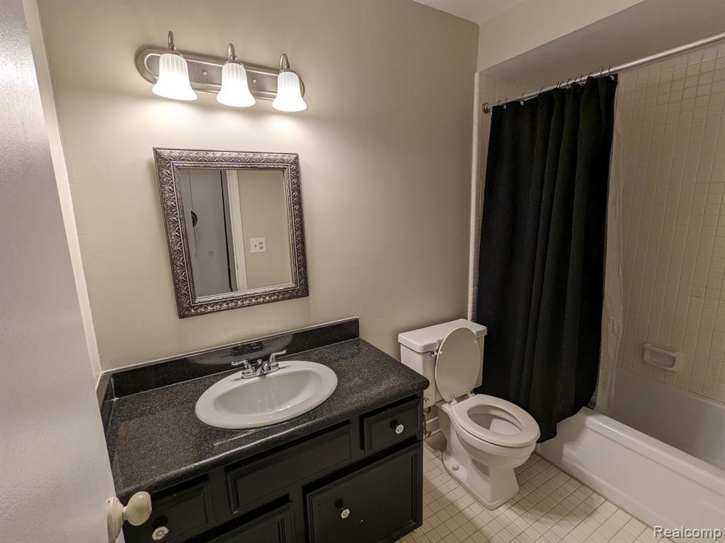29628 Middlebelt Road, Unit 2701 Farmington, MI 48334 - Photo 10 of 12