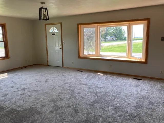 $207,000 | 2414 South County Line Road, Ossian, IN 46777