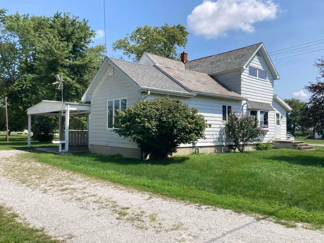 $207,000 | 2414 South County Line Road, Ossian, IN 46777
