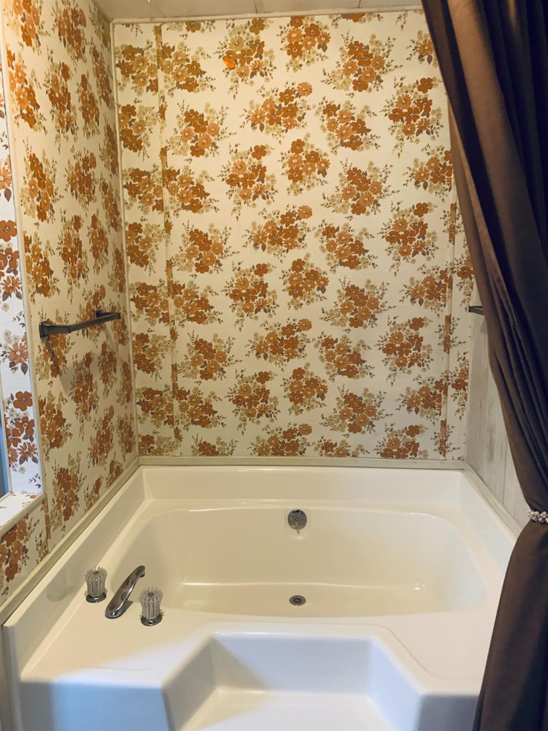 3901 Lake Road, Unit 72 West Sacramento, CA 95691 - Photo 36 of 53 a bathroom with a bathtub