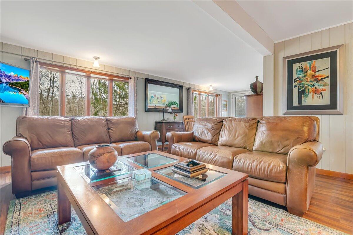 253 Thomas Road Blakeslee, PA 18610 - Photo 21 of 67 Living Room
