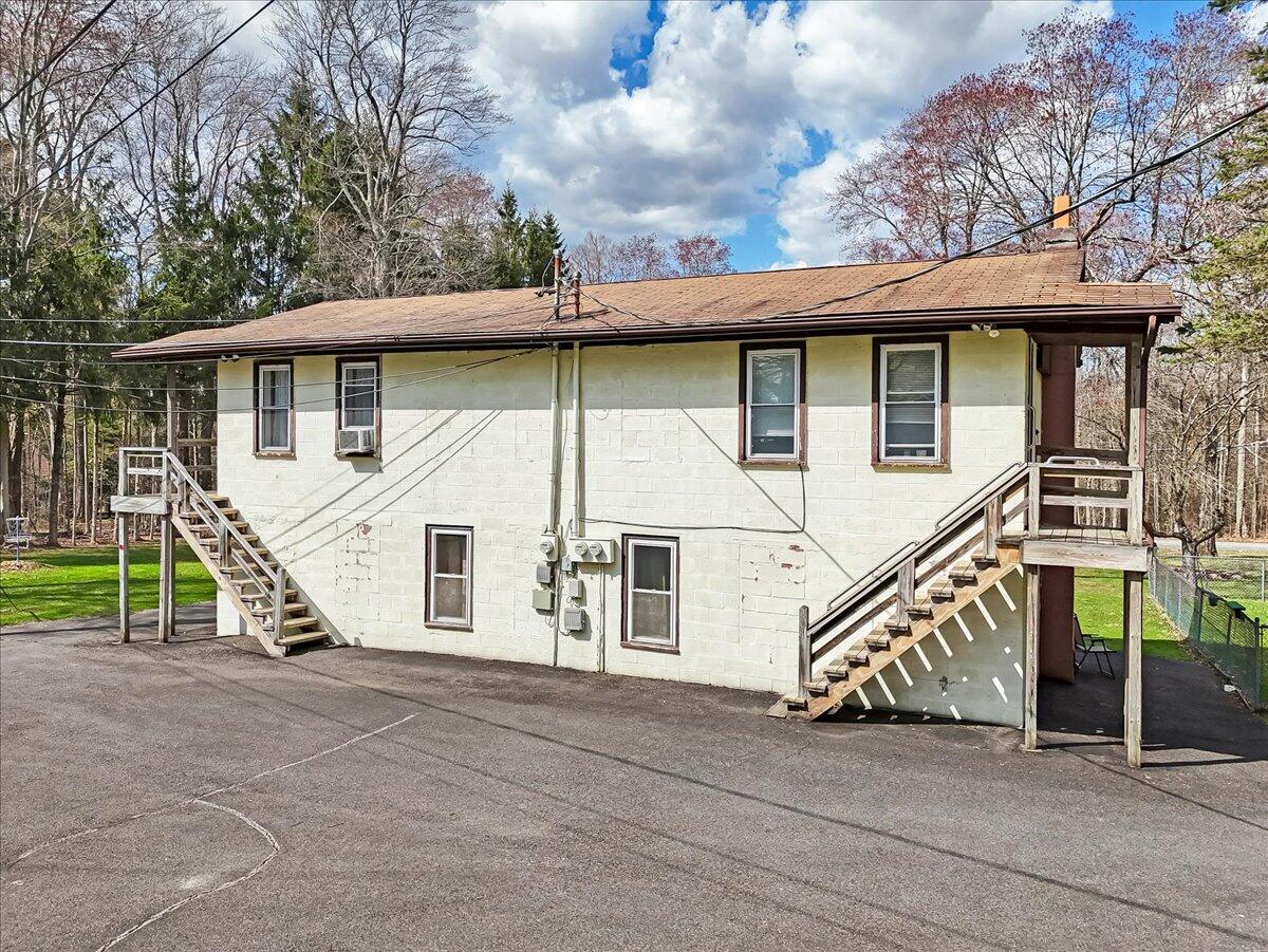 253 Thomas Road Blakeslee, PA 18610 - Photo 3 of 67 Apartment Building