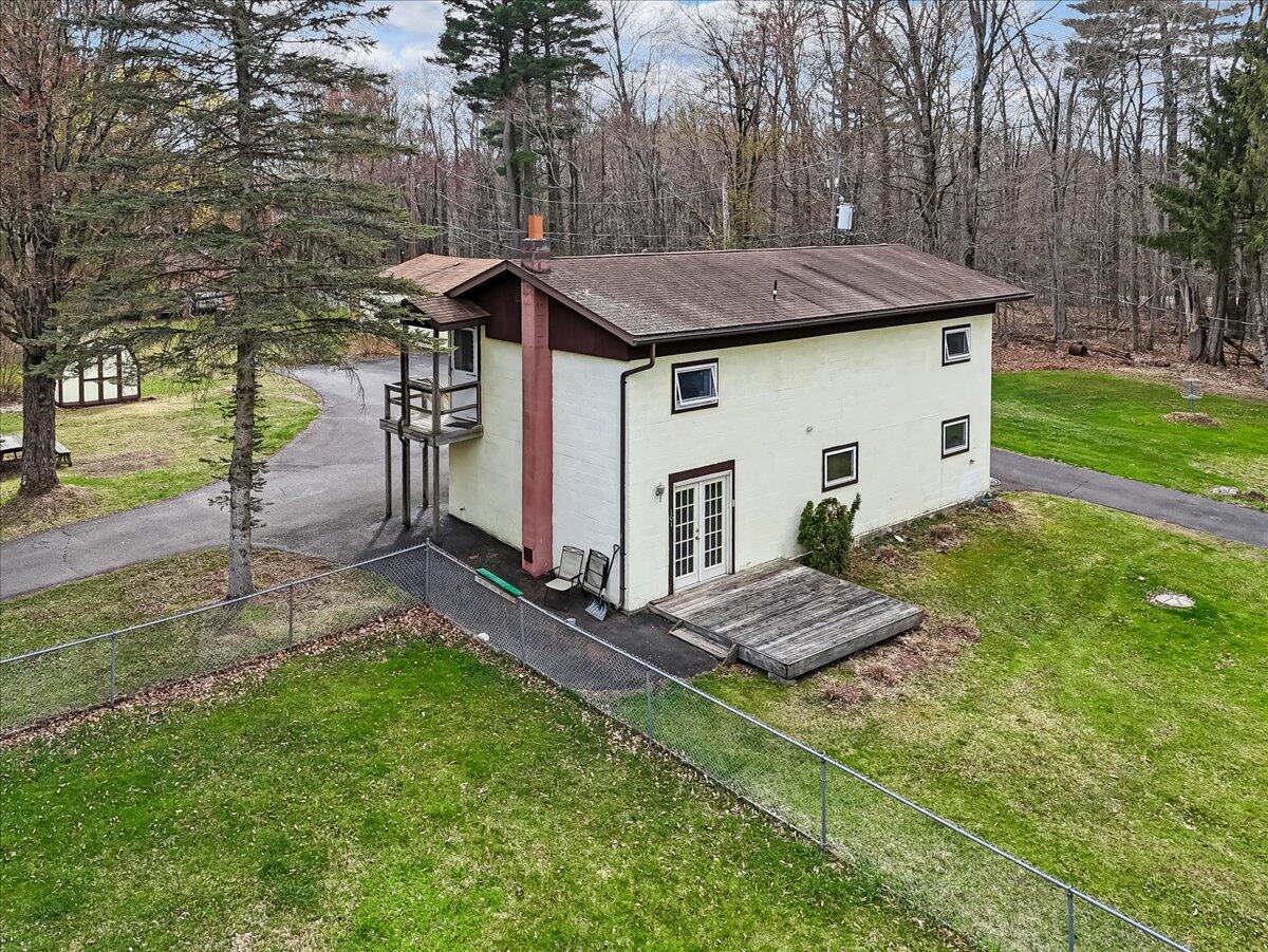 253 Thomas Road Blakeslee, PA 18610 - Photo 4 of 67 2 Apartments on second floor