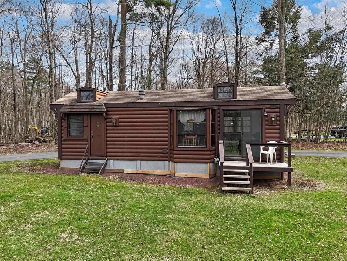253 Thomas Road Blakeslee, PA 18610 - Photo 5 of 67 Log sided travel trailer