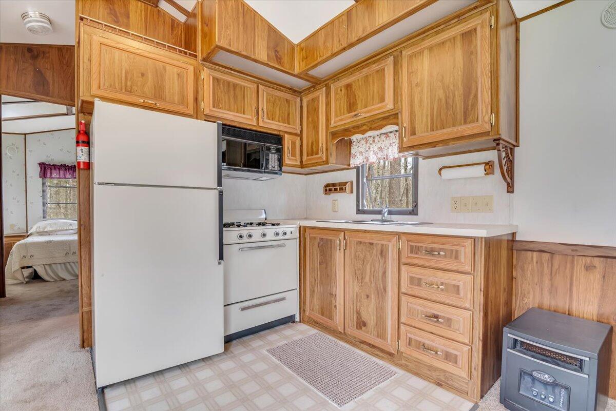 253 Thomas Road Blakeslee, PA 18610 - Photo 51 of 67 Kitchen in Trailer