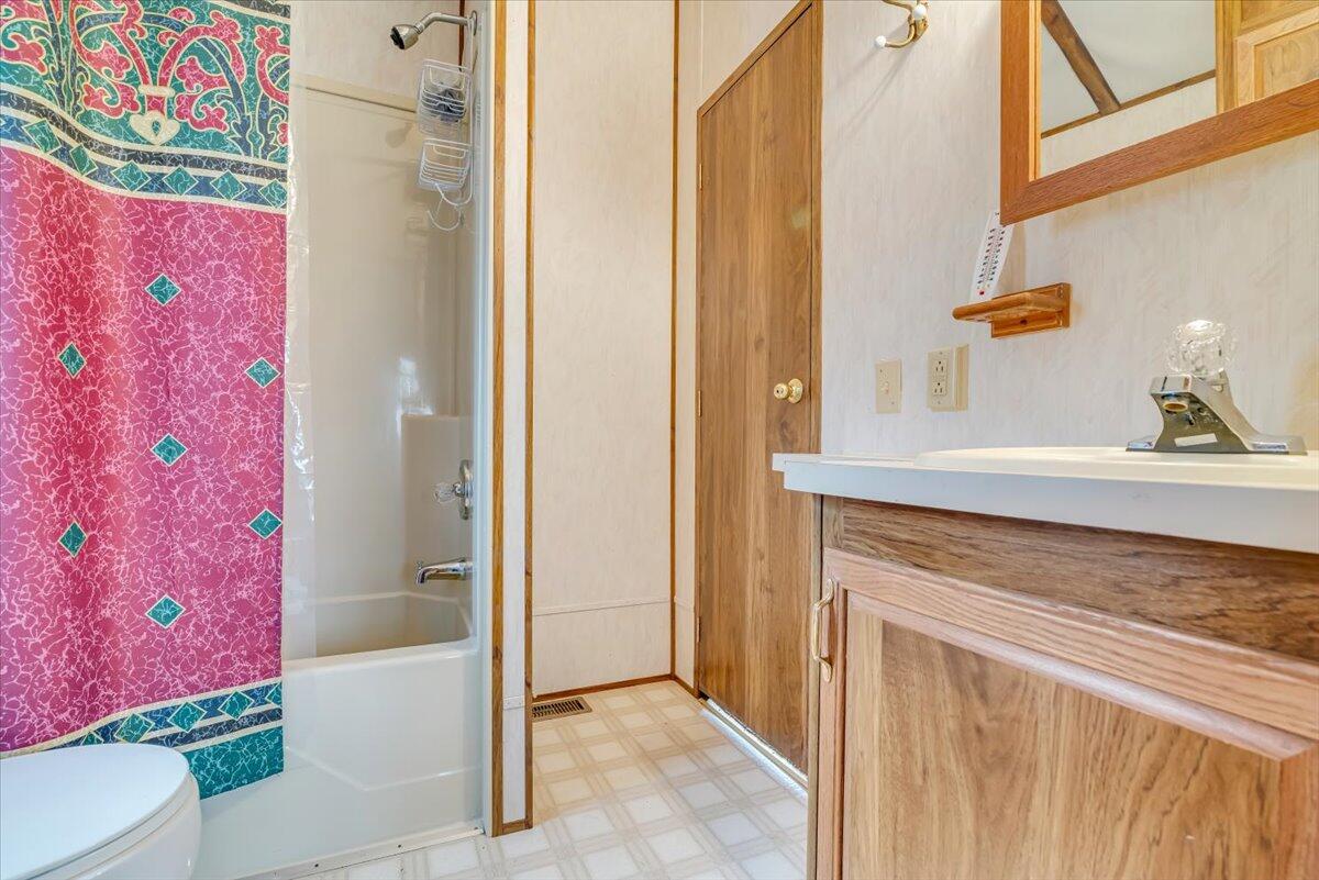 253 Thomas Road Blakeslee, PA 18610 - Photo 54 of 67 Bathroom in logsided Trailer