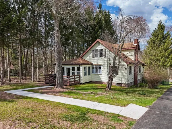 $479,000 | 253 Thomas Road, Blakeslee, PA 18610