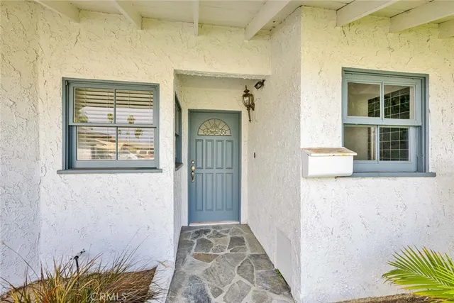 a view of an entryway of the house