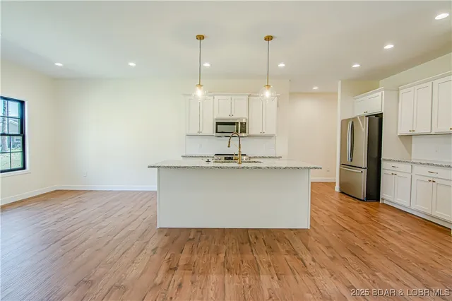 $459,990 | 18 Lady Bug Lane, Camdenton, MO 65020