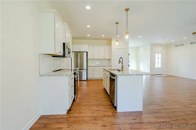 $459,990 | 18 Lady Bug Lane, Camdenton, MO 65020