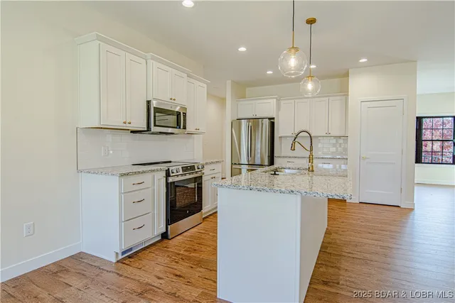 $459,990 | 18 Lady Bug Lane, Camdenton, MO 65020