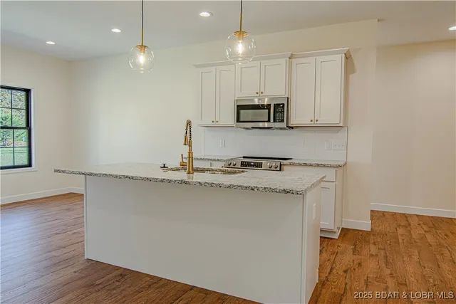 $459,990 | 18 Lady Bug Lane, Camdenton, MO 65020