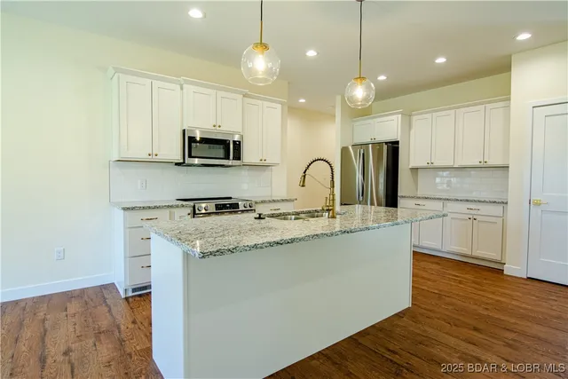 $459,990 | 18 Lady Bug Lane, Camdenton, MO 65020