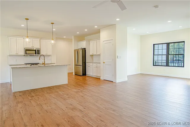 $459,990 | 18 Lady Bug Lane, Camdenton, MO 65020