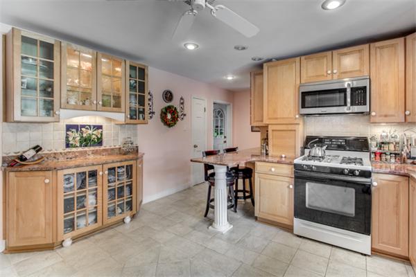 43 Woodbridge Road North Andover, MA 01845 - Photo 8 of 29 Gallery Image 8