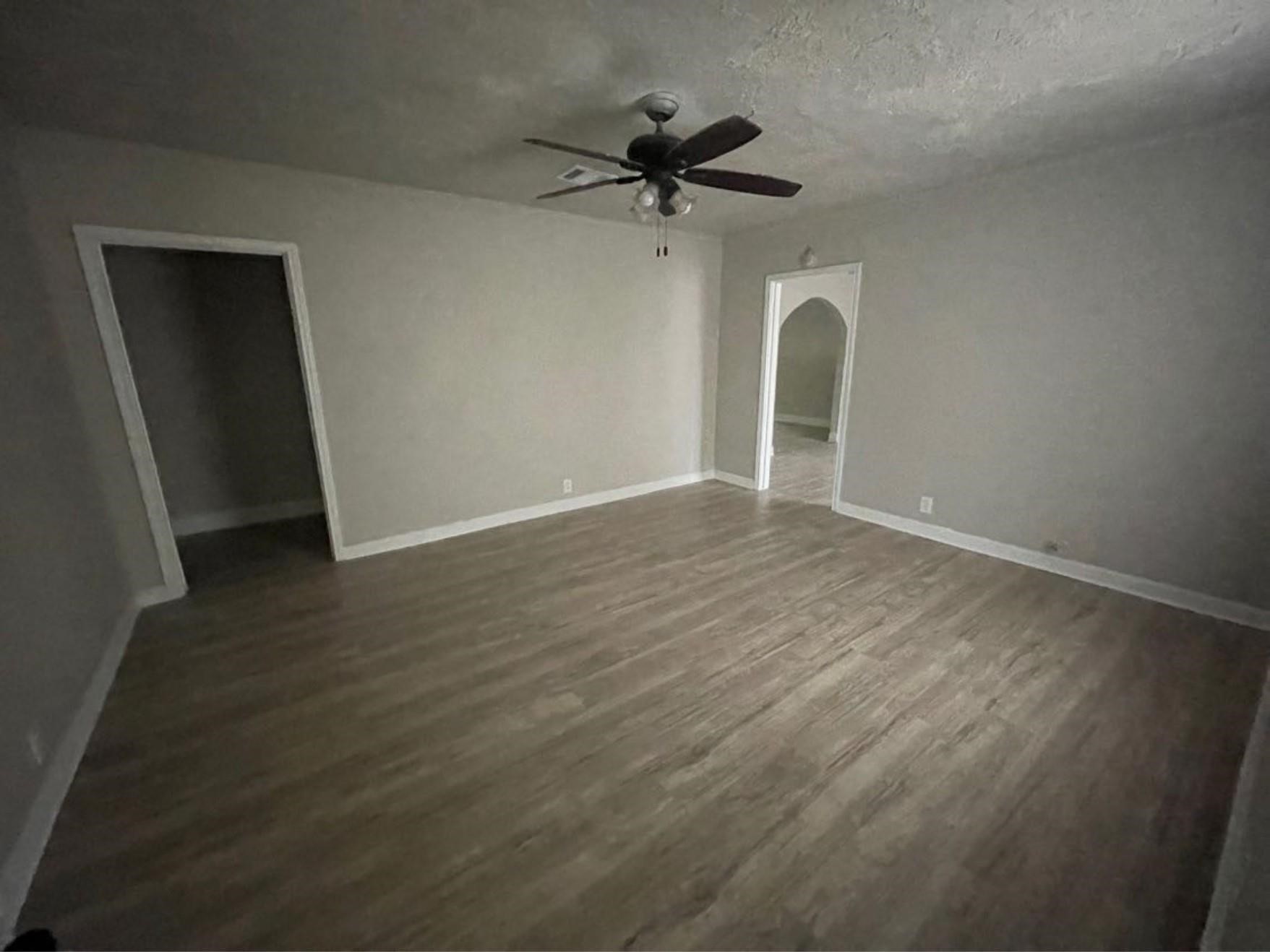 5229 Rue Street Houston, TX 77033 - Photo 3 of 28 Gallery Image 3