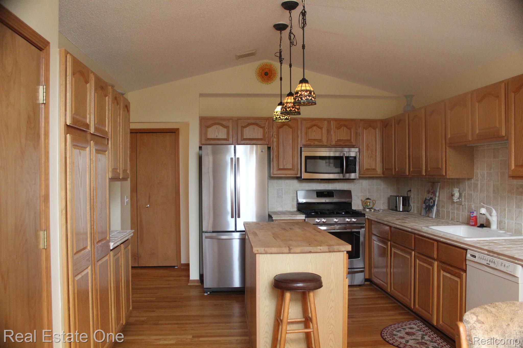 21570 River Ridge Court Farmington, MI 48335 - Photo 5 of 27 Gallery Image 5