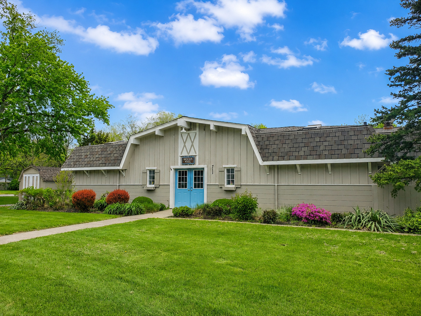 715 Tomlin Drive, Unit A1 Burr Ridge, IL 60527 - Photo 24 of 24 a view of a house with a garden