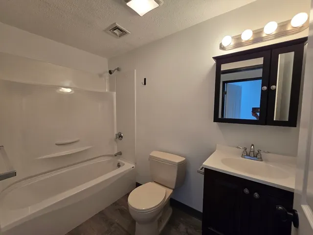 $2,300 | 147 Rawson Road, Unit 207, Quincy, MA 02170