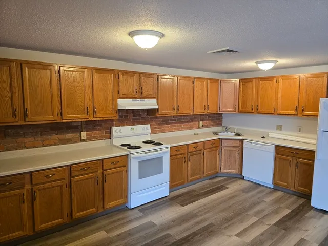 $2,300 | 147 Rawson Road, Unit 207, Quincy, MA 02170