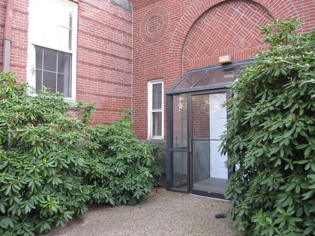 $2,300 | 147 Rawson Road, Unit 207, Quincy, MA 02170