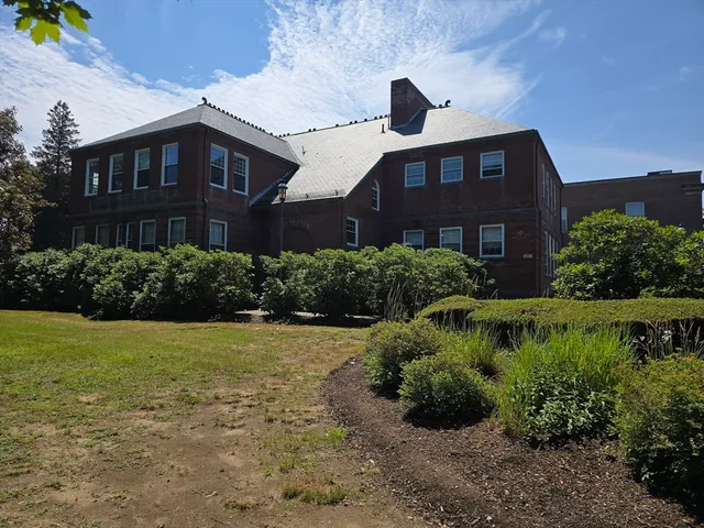 $2,300 | 147 Rawson Road, Unit 207, Quincy, MA 02170