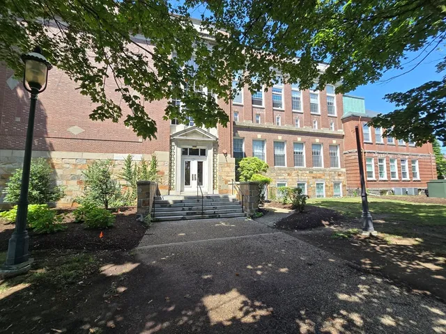 $2,300 | 147 Rawson Road, Unit 207, Quincy, MA 02170