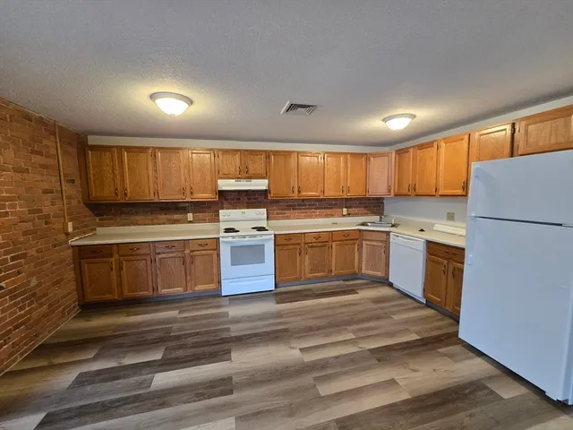 $2,300 | 147 Rawson Road, Unit 207, Quincy, MA 02170