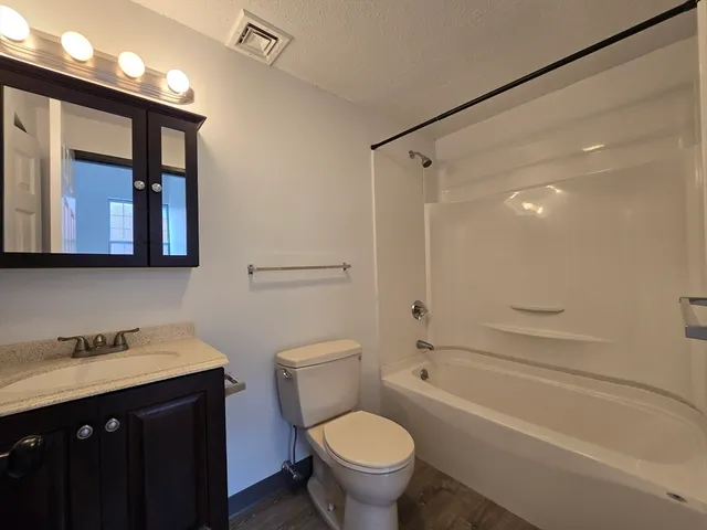 $2,300 | 147 Rawson Road, Unit 207, Quincy, MA 02170