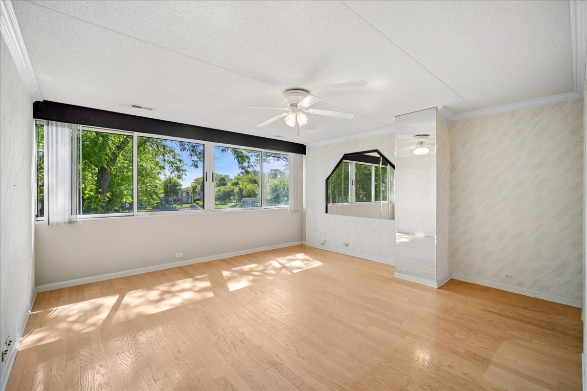 137 Avon Road Northbrook, IL 60062 - Photo 13 of 27
