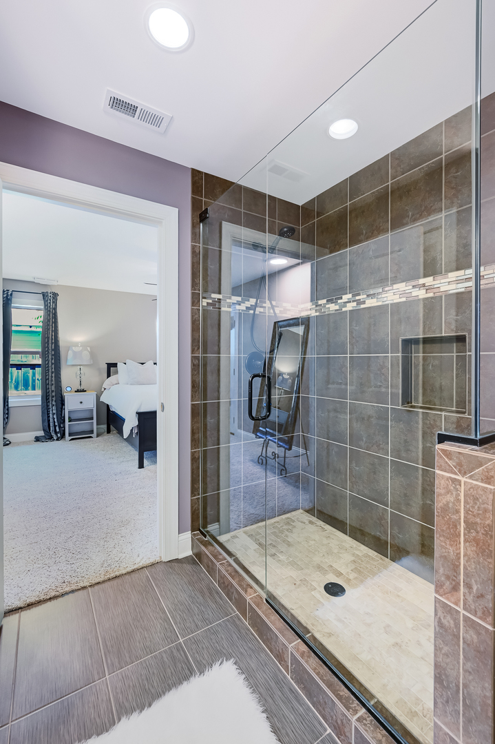 330 Village Road Willowbrook, IL 60527 - Photo 12 of 19 a bathroom with a shower