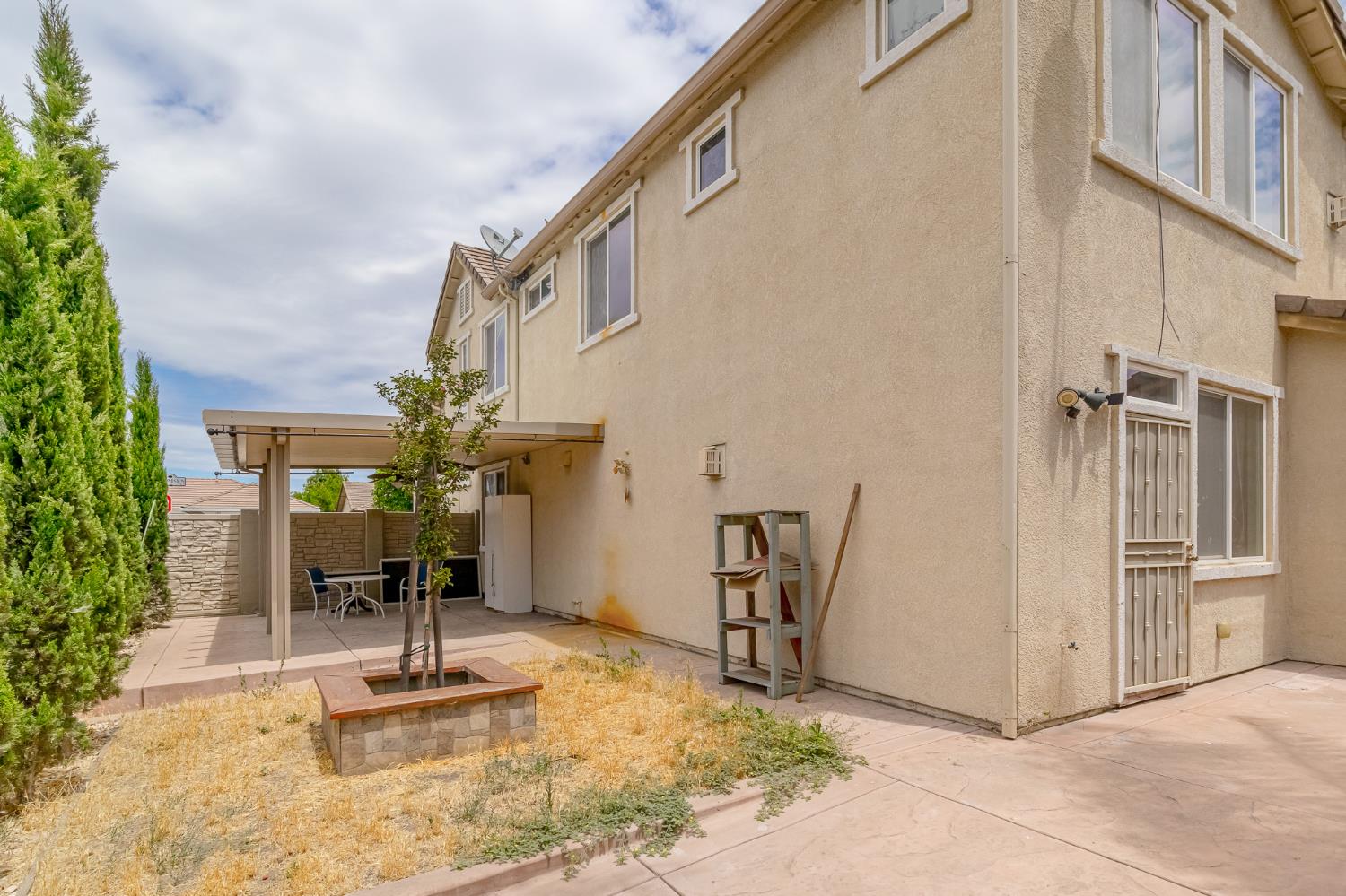 188 Thomsen Road Lathrop, CA 95330 - Photo 26 of 27 a front view of a house with a yard
