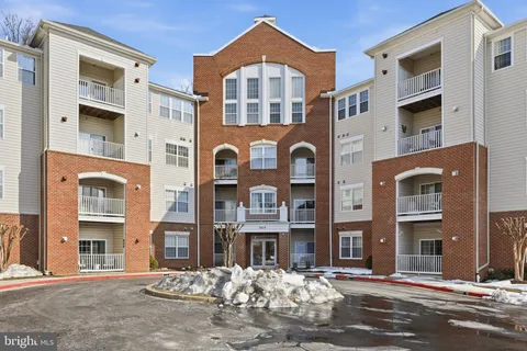 $399,000 | 2610 Chapel Lake Drive, Unit 408, Gambrills, MD 21054