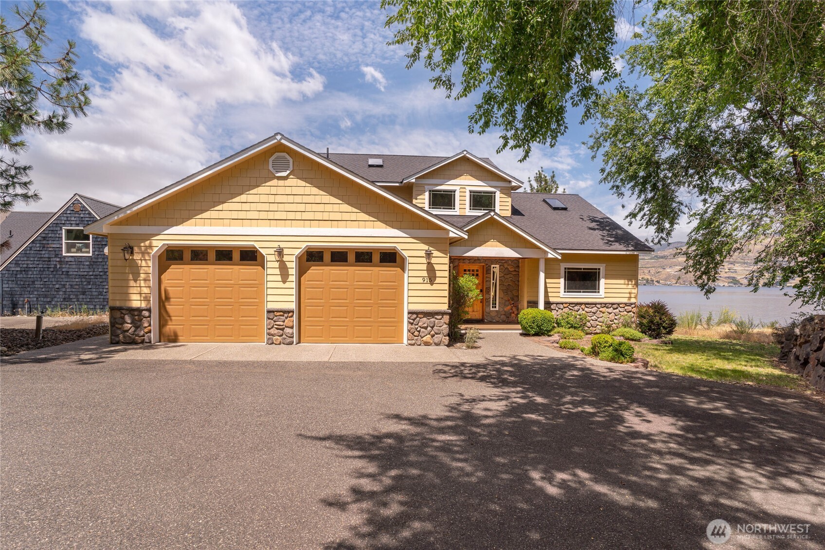 915 South Lakeshore Road Chelan, WA 98816 - Photo 1 of 40
