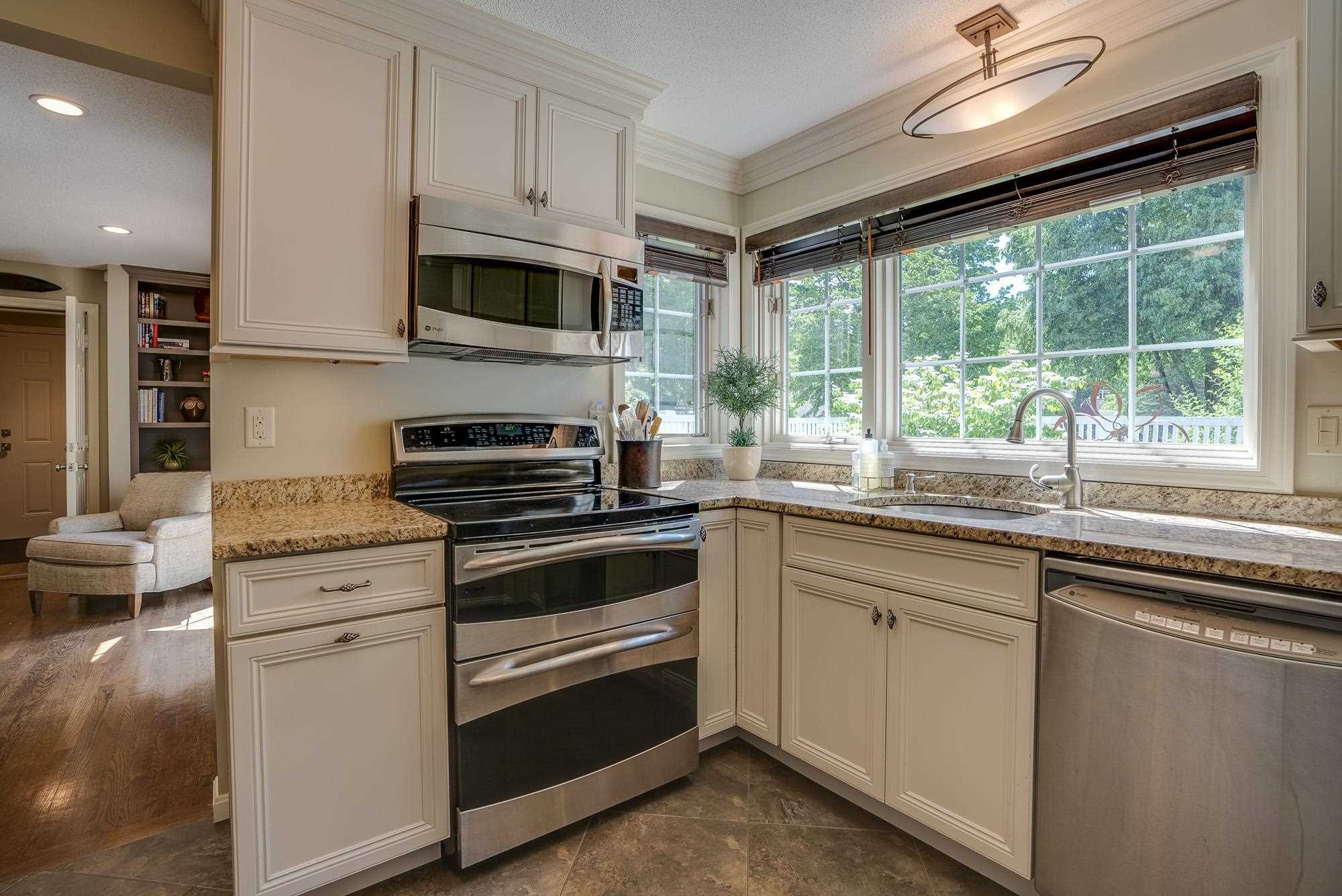 407 Straw Hill Road Manchester, NH 03104 - Photo 23 of 34