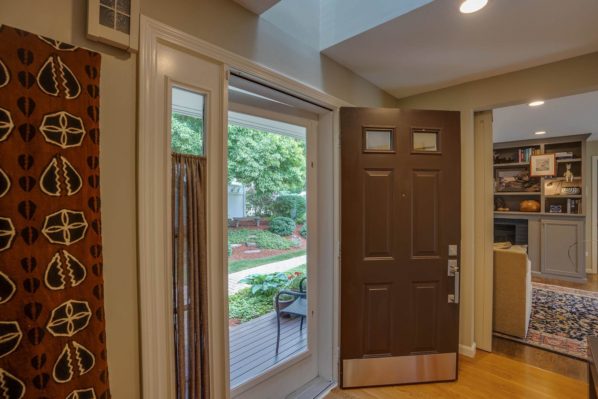 407 Straw Hill Road Manchester, NH 03104 - Photo 4 of 34