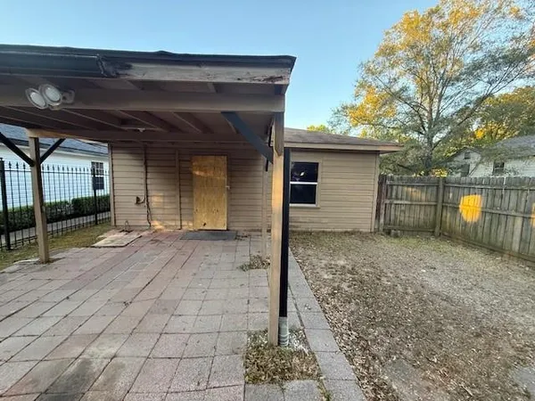 a view of a house with a garage