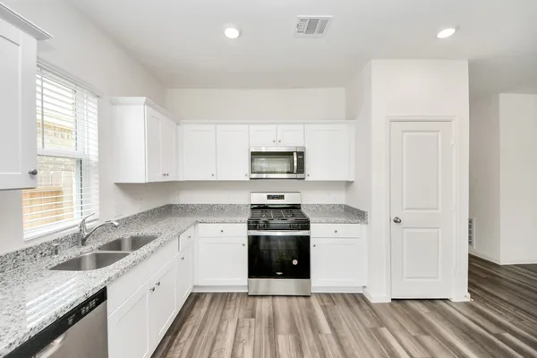 $2,355 | 1812 Corsica Crk Lane, Rosharon, TX 77583