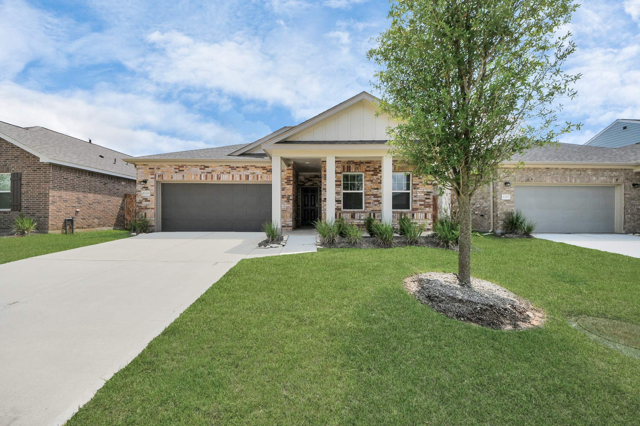 1812 Corsica Crk Lane Rosharon, TX 77583 - Photo 2 of 48 a front view of a house with a yard and garage