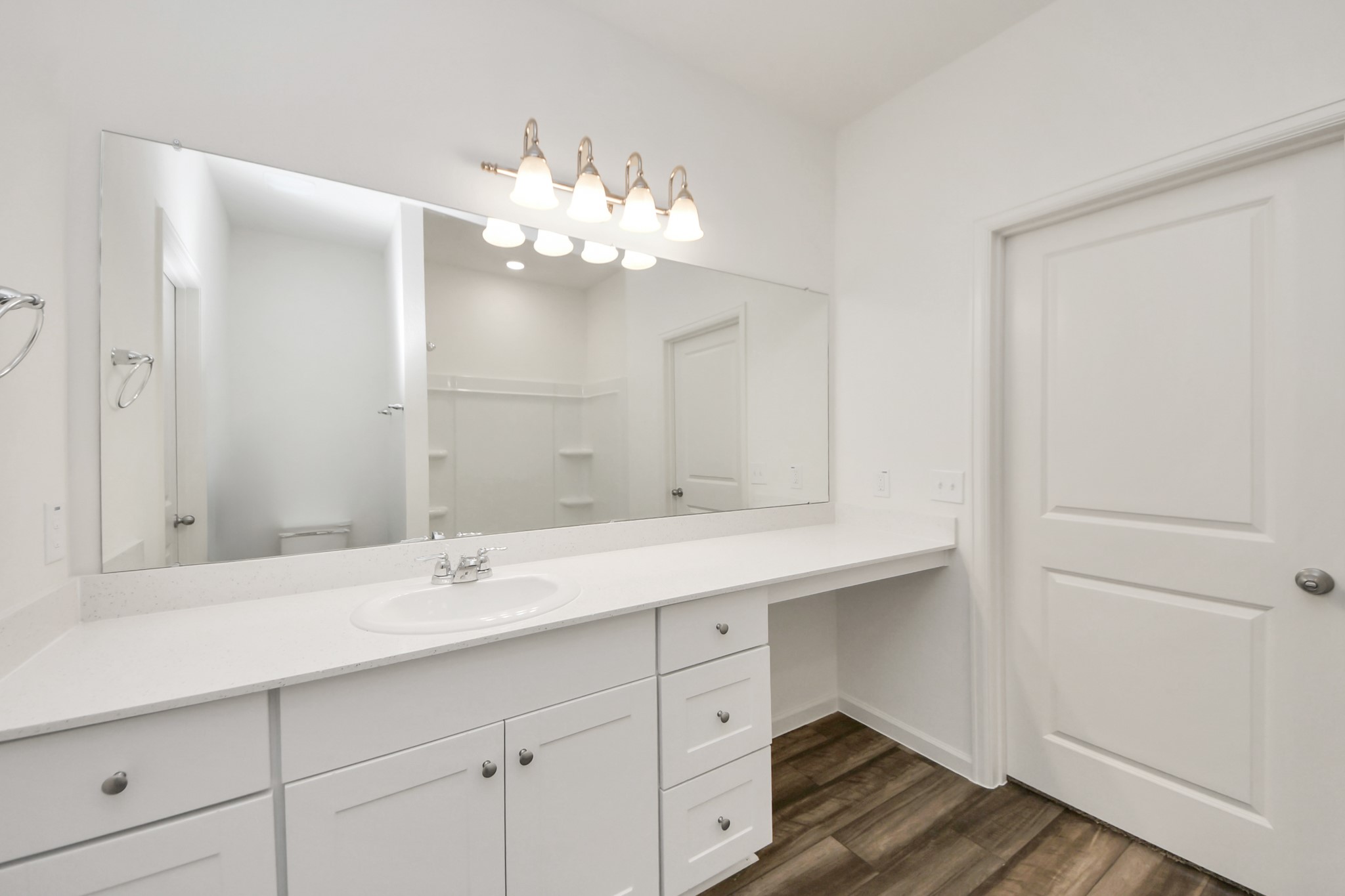 1812 Corsica Crk Lane Rosharon, TX 77583 - Photo 31 of 48 a bathroom with a sink vanity and a mirror