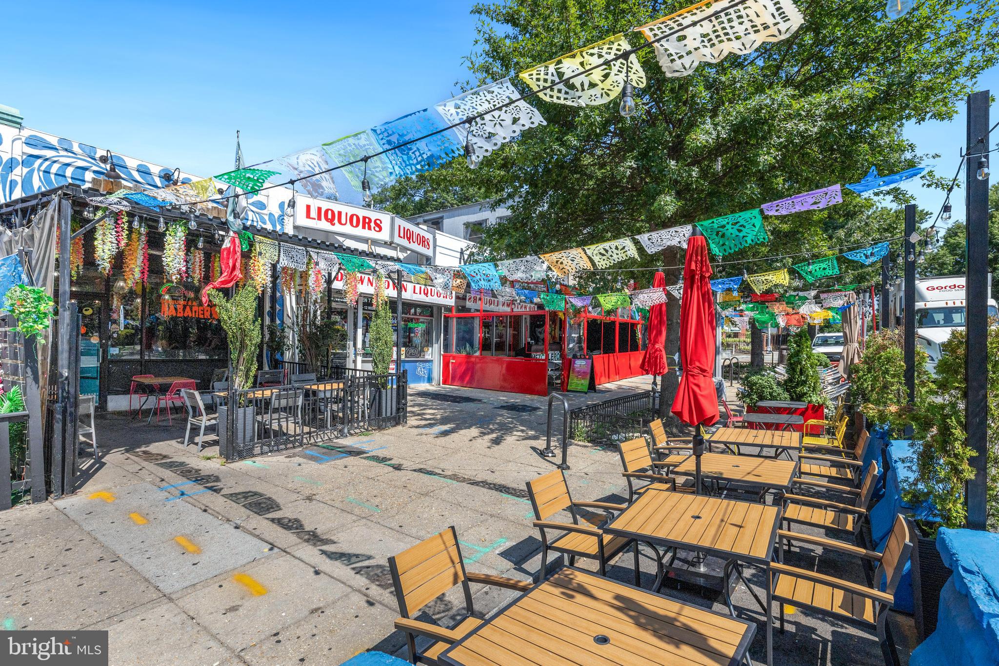 1380 Quincy Street Northwest, Unit 3E Washington, DC 20010 - Photo 35 of 40 a view of street with sitting area