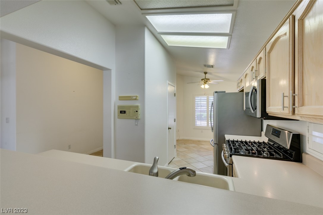 462 Edgefield Ridge Place Henderson, NV 89012 - Photo 7 of 18 Gallery Image 7